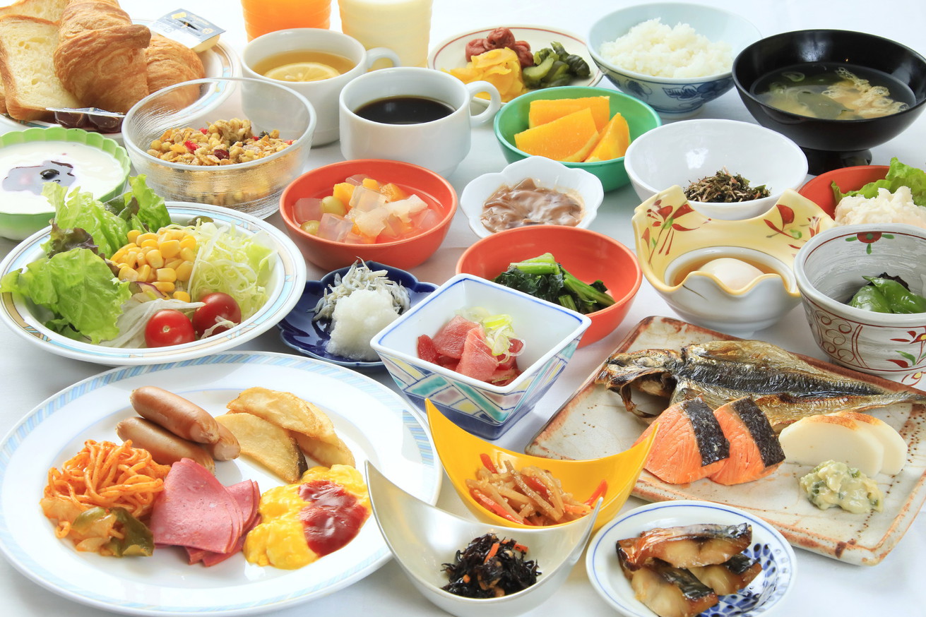 【旅は自由に・朝食付きプラン】コンビニ目の前／チェックイン23：00までOK／朝は暖香園でバイキング