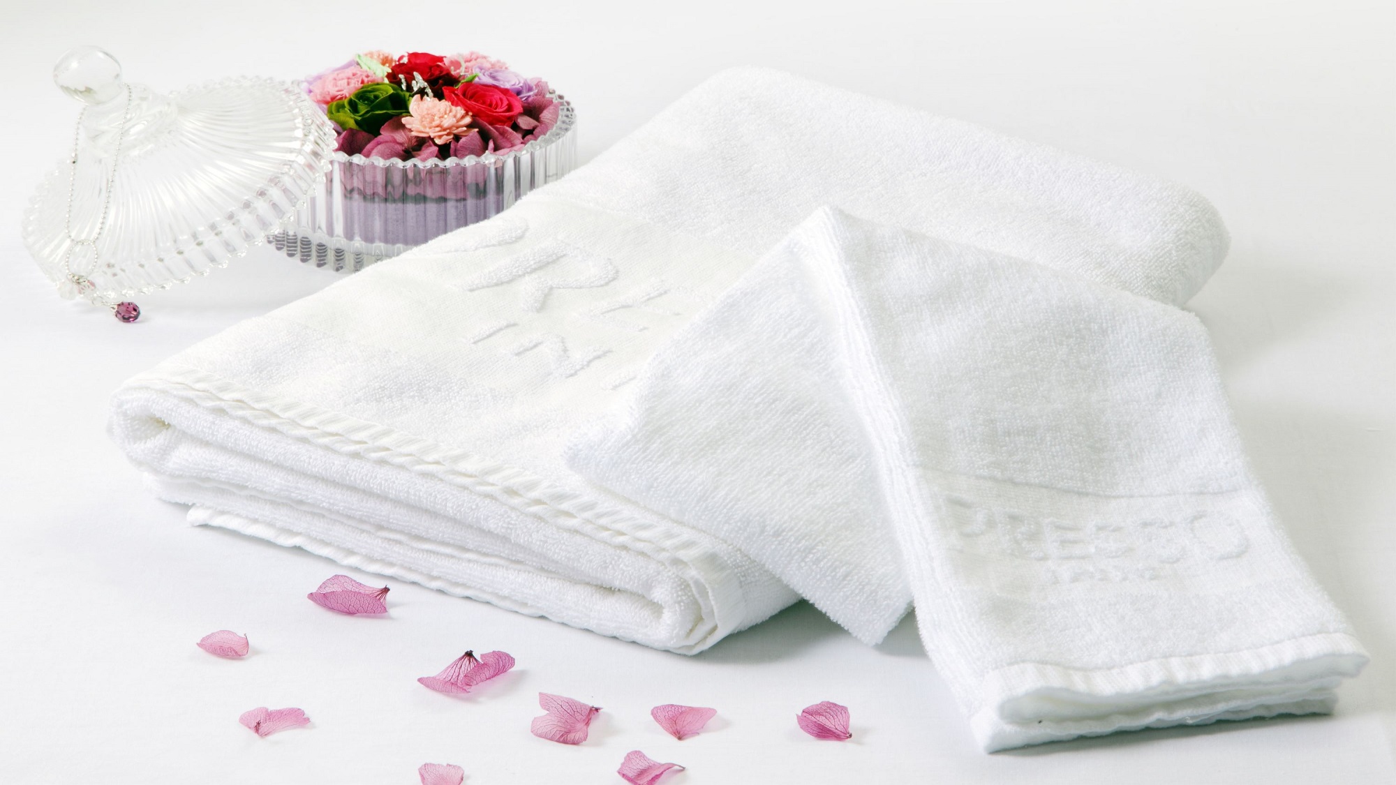 タオルは、バスタオル、フェイスタオル、バスマットをご用意しております