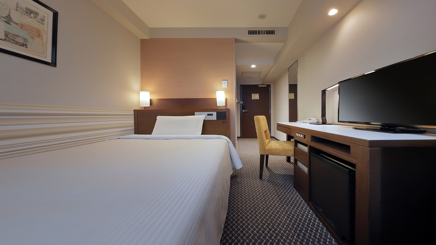 シングルルームA 12平米／セミダブルサイズのベッドでごゆっくりお休みください（定員1名）