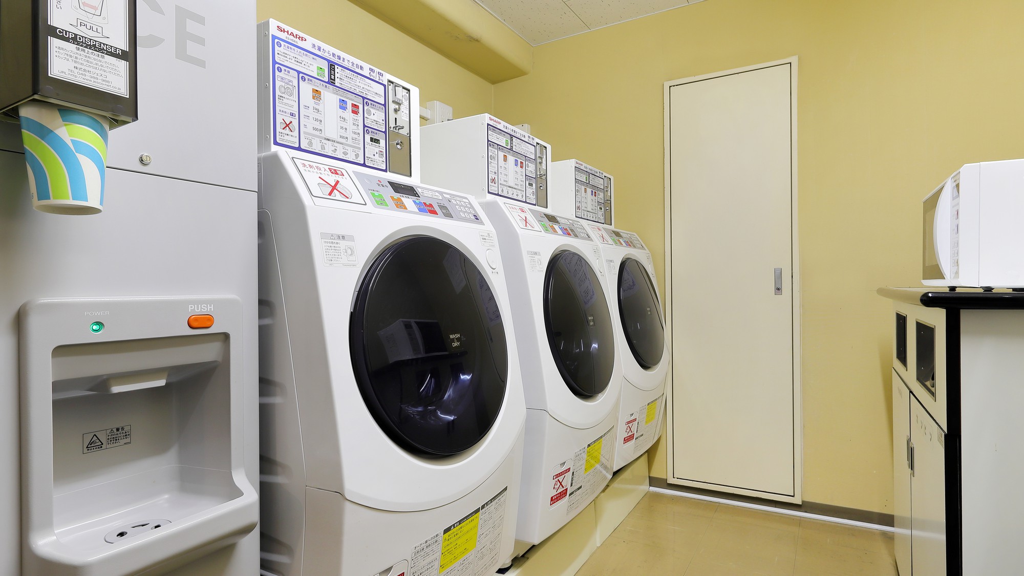 ランドリーコーナー（洗剤自動投入ドラム式洗濯機）