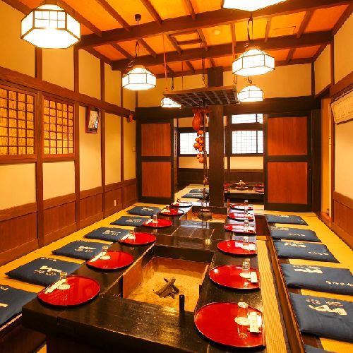 囲炉裏を囲んでのお食事（会場一例）