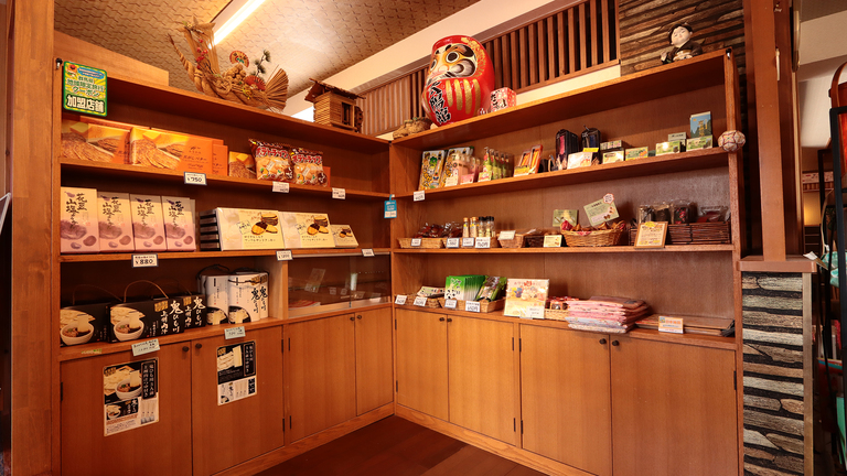 【売店】 営業時間7〜21時