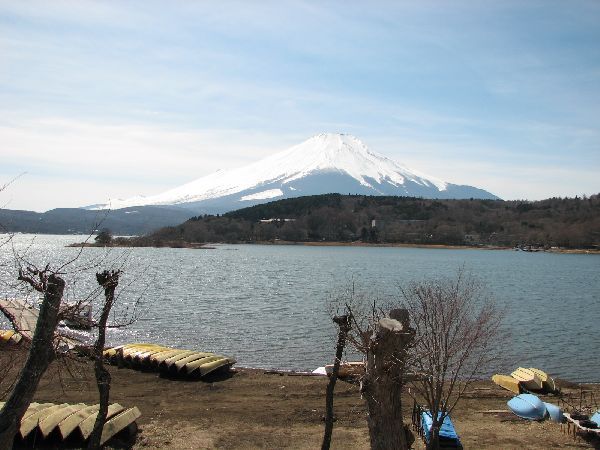 和室１０畳から眺める山中湖と富士山