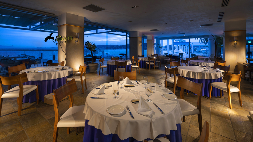 ギリシャ料理レストラン「THE TERRACE」店内から瀬戸内海を眺められるレストランです♪