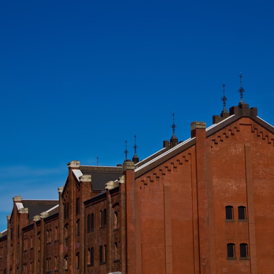 当館から徒歩20分赤レンガ倉庫