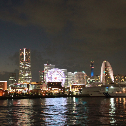 当館から徒歩10分大桟橋からのみなとみらい