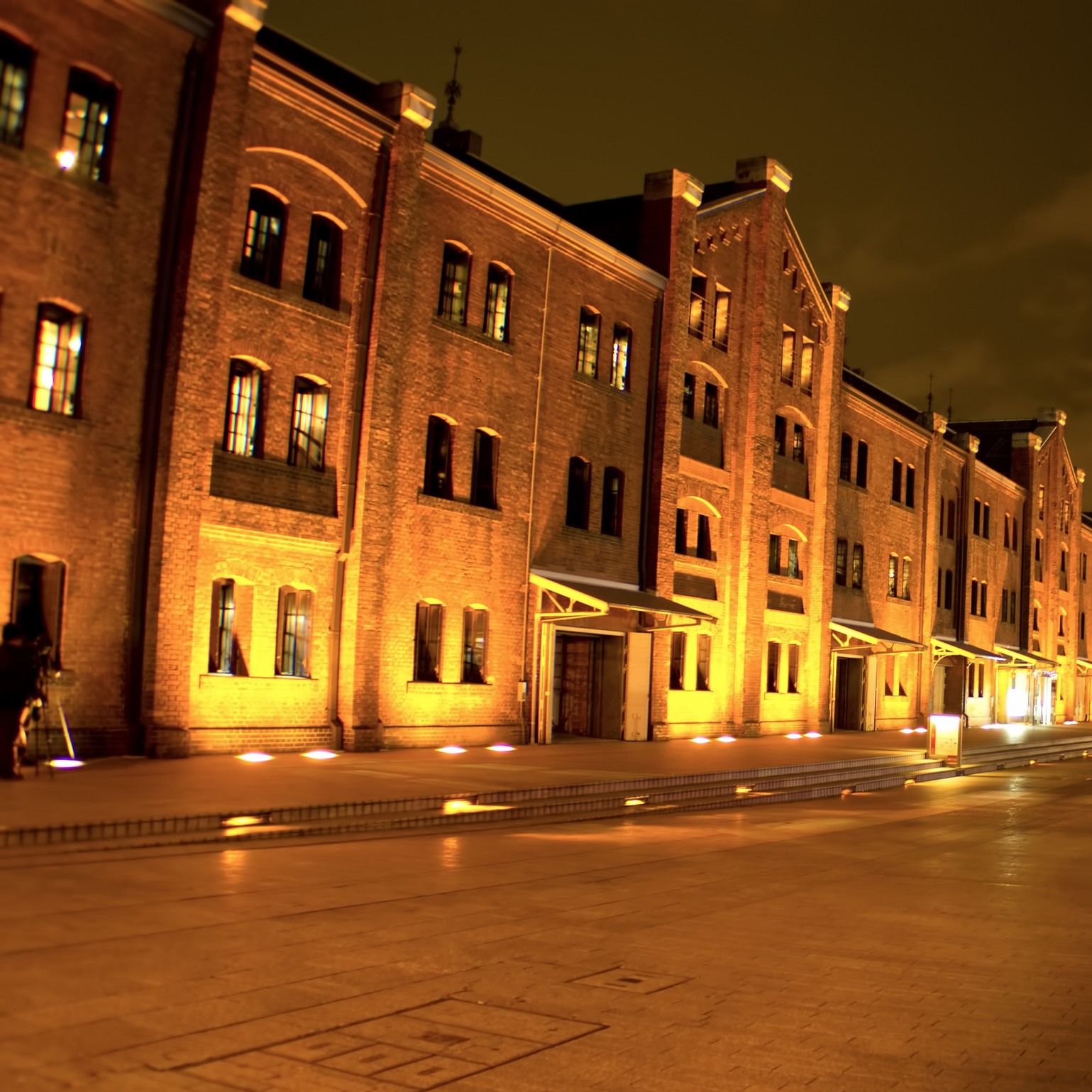 当館から徒歩約20分赤レンガ倉庫のライトアップ