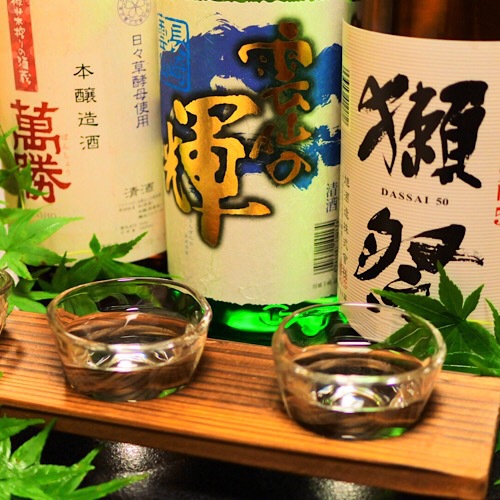 地酒2種類と人気の獺祭の飲み比べセット。好きなお酒を探してみて下さい。