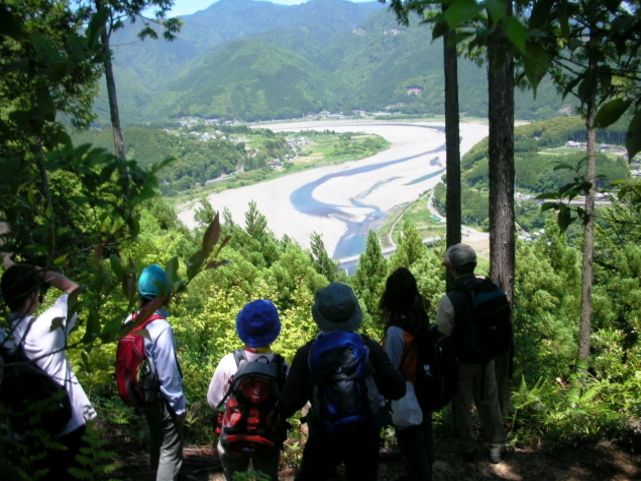 熊野川を望む
