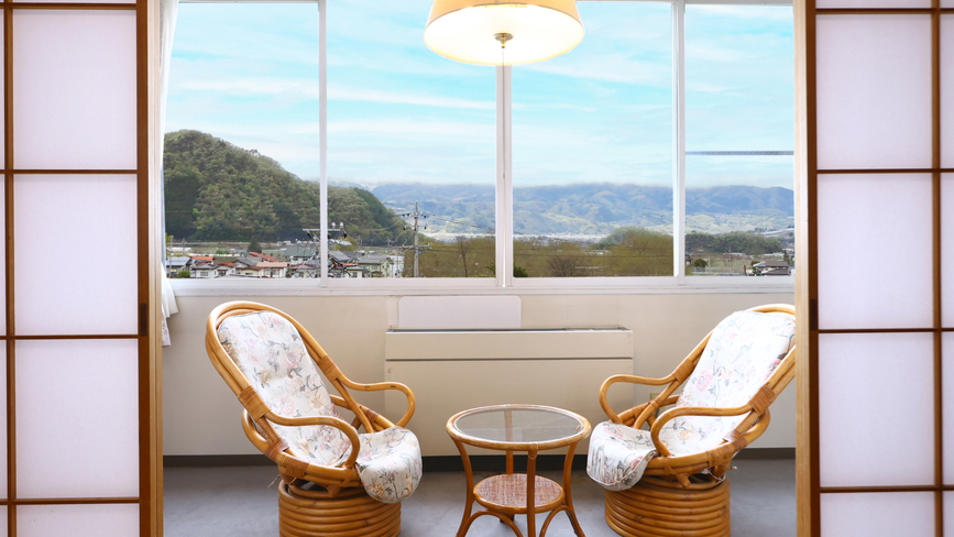 【禁煙和室10畳】北信五岳を望む部屋眺望の良いお部屋です