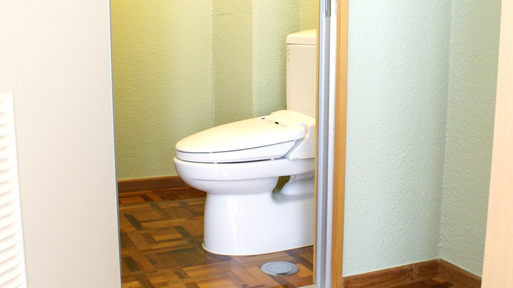 ・トイレトリプル・フォースルームはバスルームから独立していて便利です