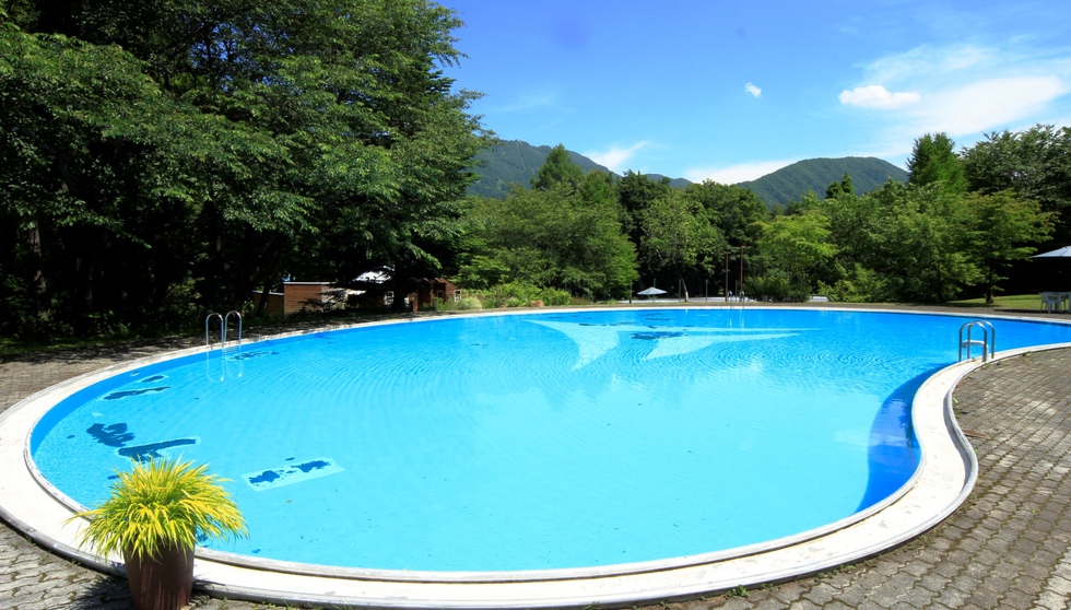 宿泊者は屋外プールのご利用無料です♪（〜8月末まで）水着はご持参下さい。