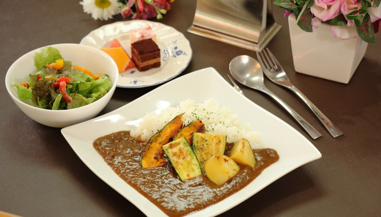 【夕食軽食がオーダー可能】 1セット 1500円（別） 