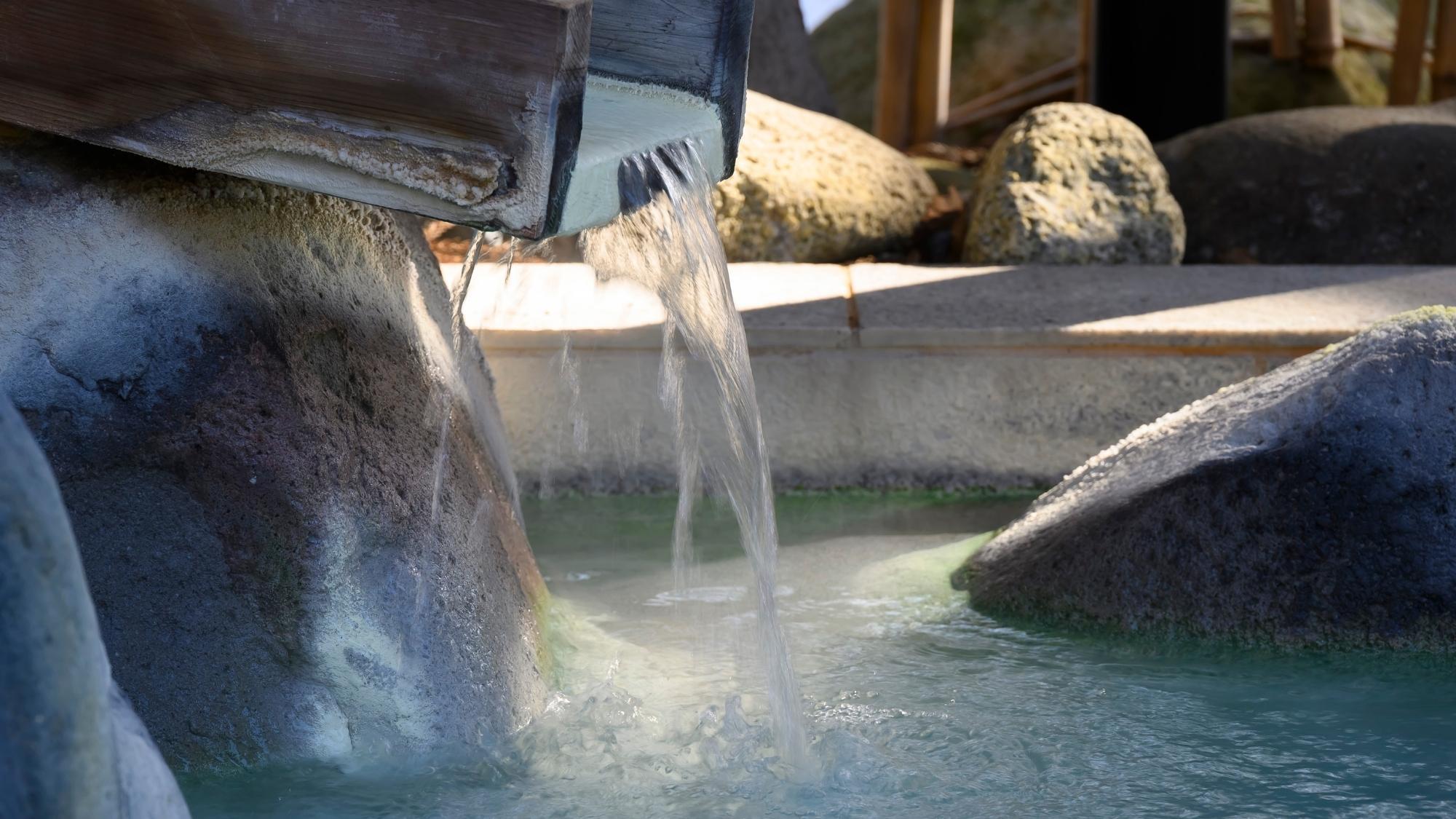 強酸性の白濁した泉質は「美肌の湯」とも言われています。この温泉を存分にご満喫ください。