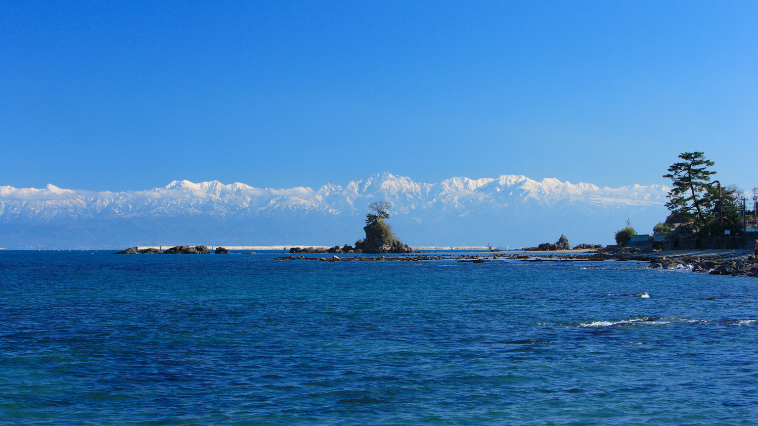 雨晴海岸からの立山連峰