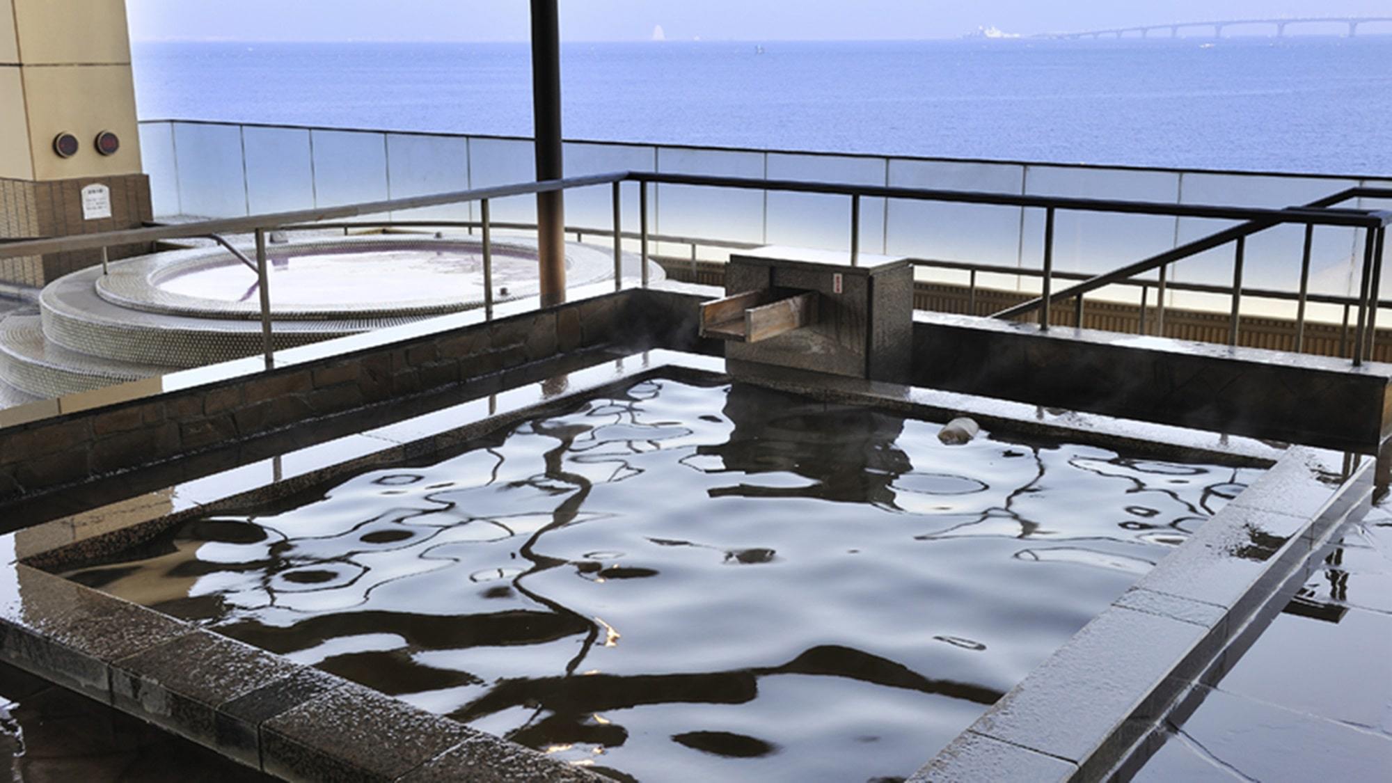 **【龍宮亭 富士の湯：展望大浴場 外湯（一例）】芯まで癒える「漢方薬湯」。