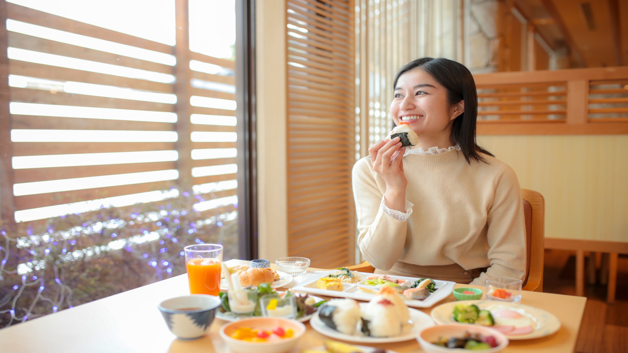 【朝食バイキング】朝日を浴びながらゆっくりと朝食。