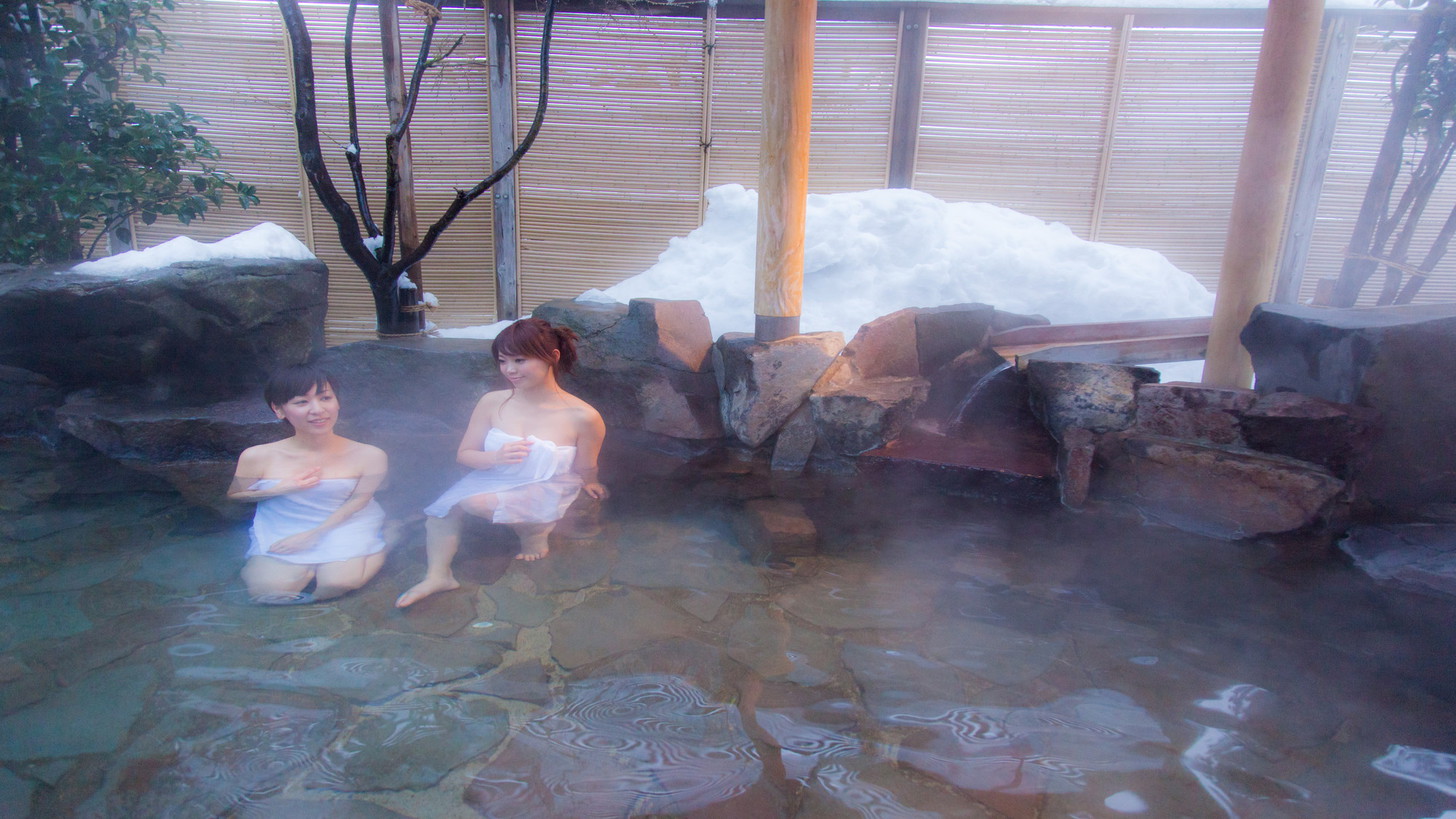 【冬の季里の湯】女性露天風呂「岩風呂」