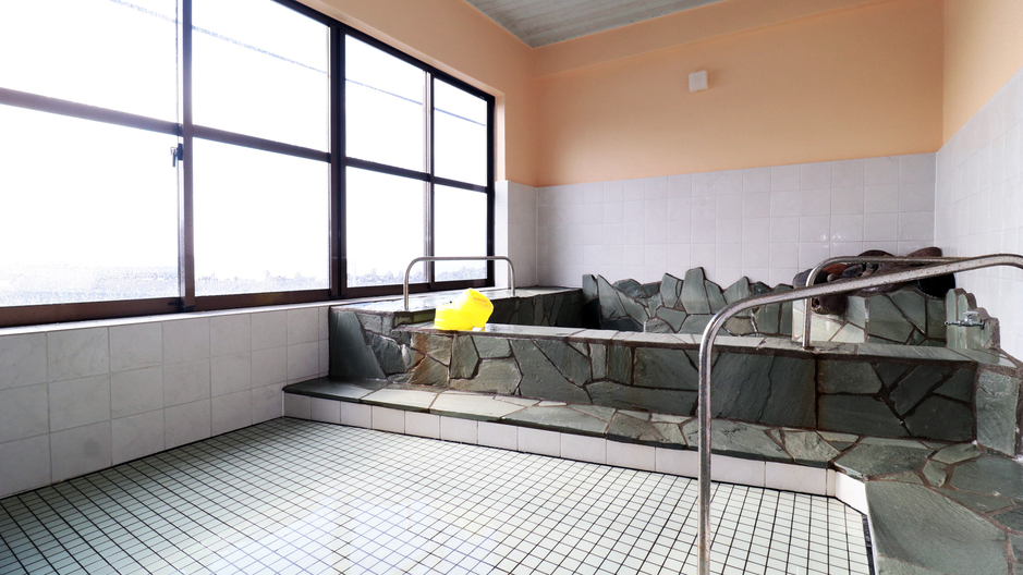 お風呂神津島唯一の温泉旅館です。塩分の強い温泉で旅の疲れを癒やします♪