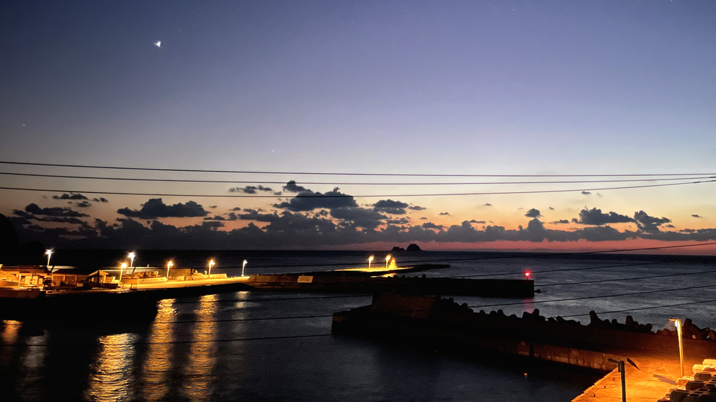 【星空保護区】に認定されている神津島。夜はまるで空に輝く星の中を散歩しているような気持になります。