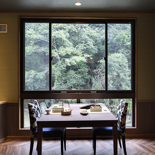 Settukyo Hananosato Onsen Sansuikan Settukyo Hananosato Onsen Sansuikan is perfectly located for both business and leisure guests in Takatsuki. The property offers a wide range of amenities and perks to ensure you have a great time. Tak