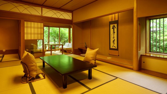 Iwamuro Onsen Shaga no Sato Yumeya Iwamuro Onsen Shaga no Sato Yumeya is conveniently located in the popular Iwamuro area. Featuring a satisfying list of amenities, guests will find their stay at the property a comfortable one. Facilit