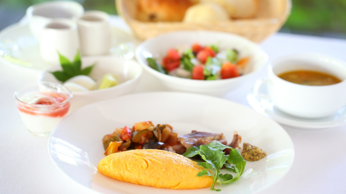 【ご朝食洋食一例】八ヶ岳や自家菜園の新鮮な高原野菜と共にお召し上がりください