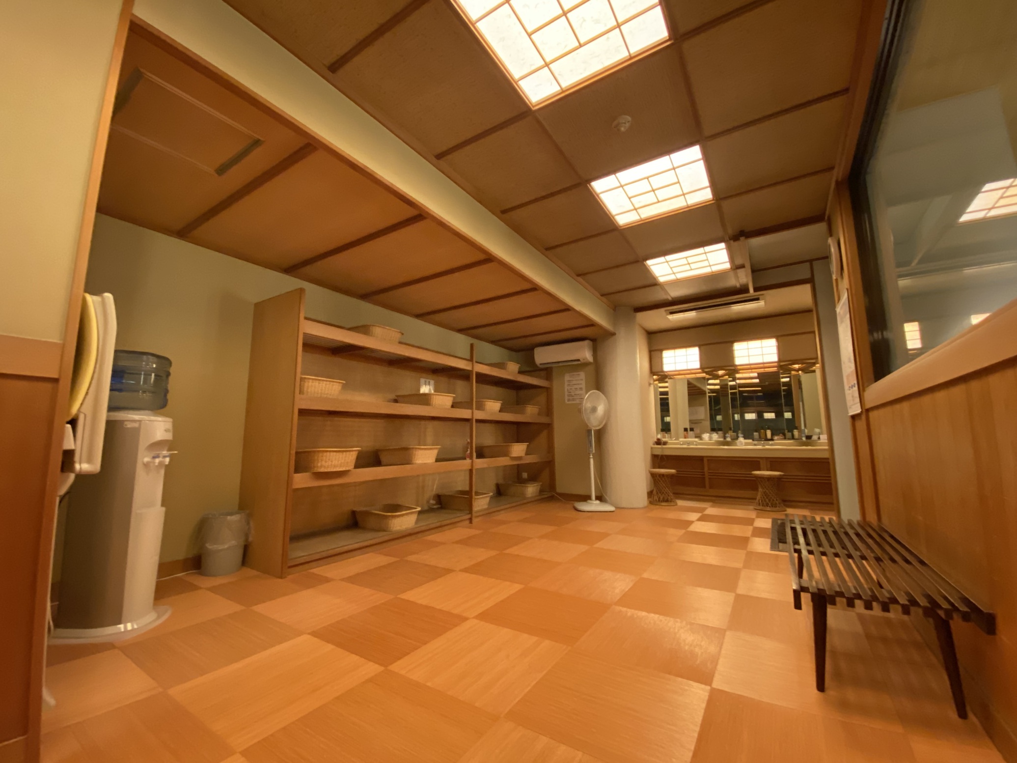 竹生の湯脱衣場