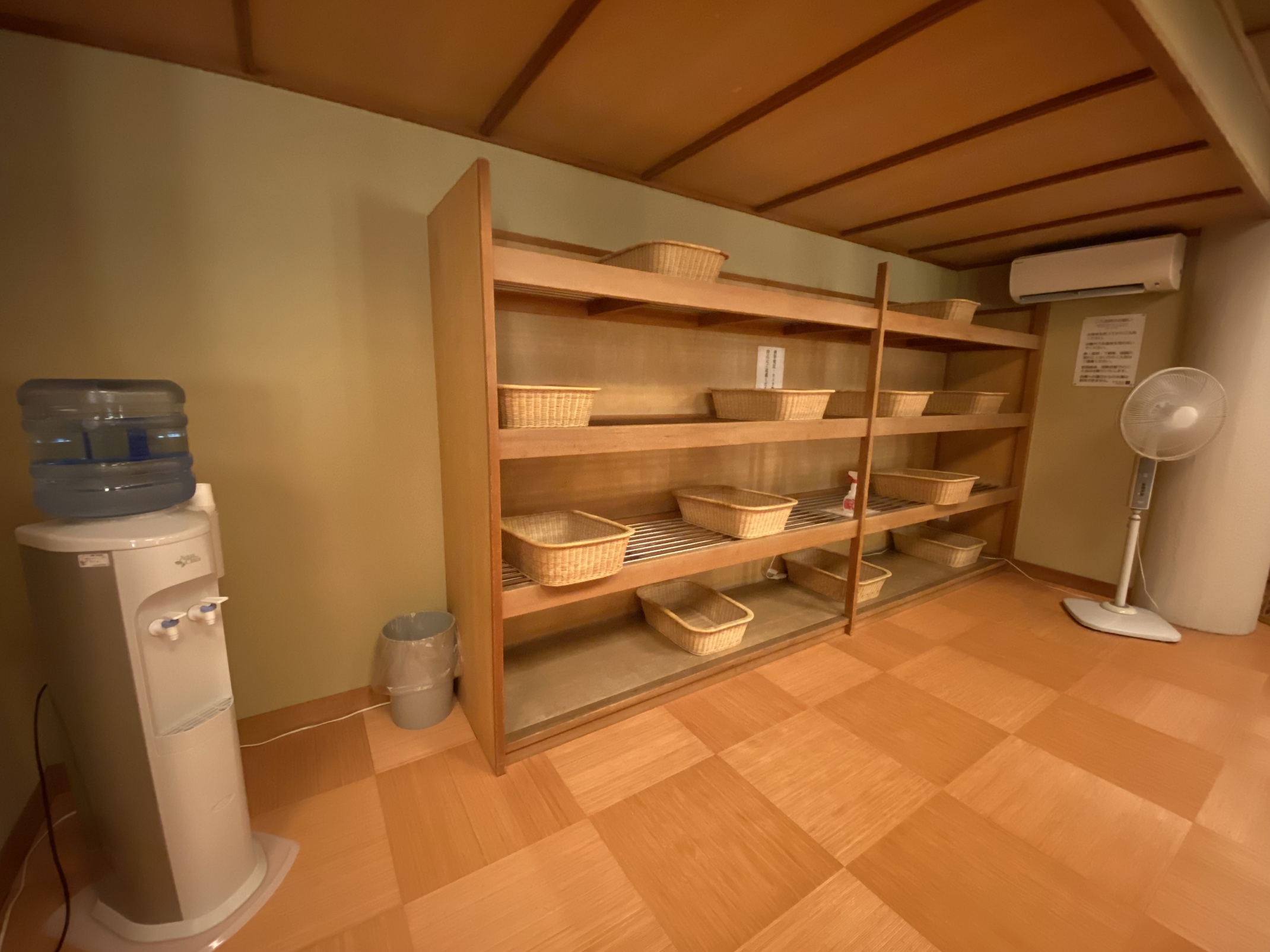 竹生の湯脱衣場