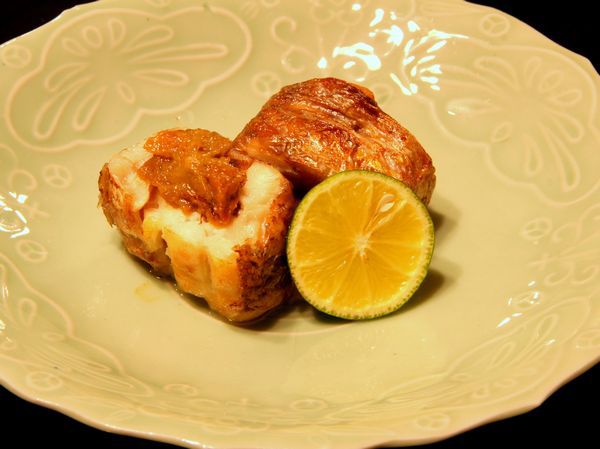 のど黒のウニ巻。あまりのウマサに心を奪われます。