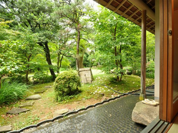 露天風呂付客室『霧島』８畳。