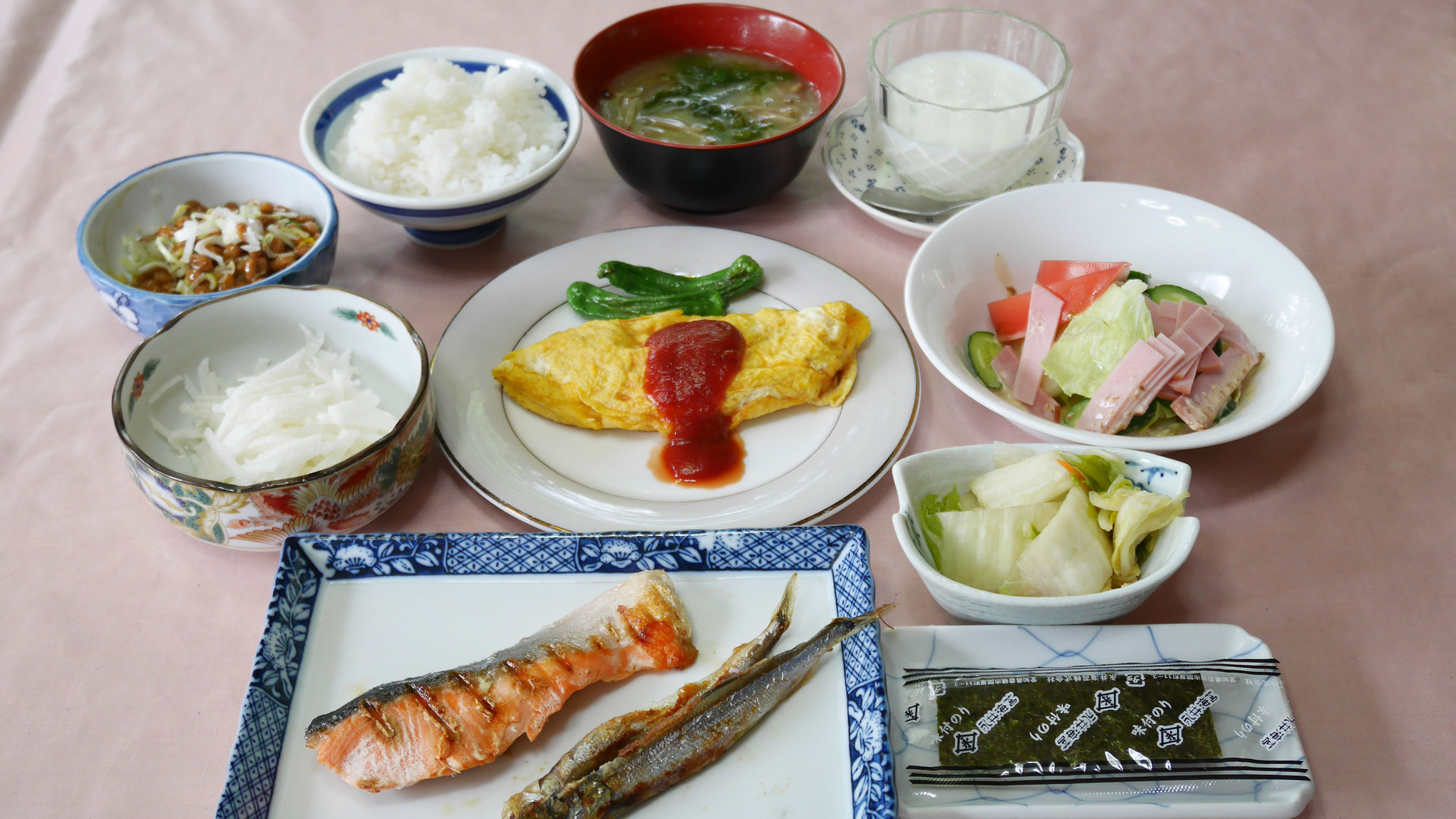 *【食事/朝食一例】新潟特産のお米を使用した、朝から身体が元気になる朝食をご用意します。