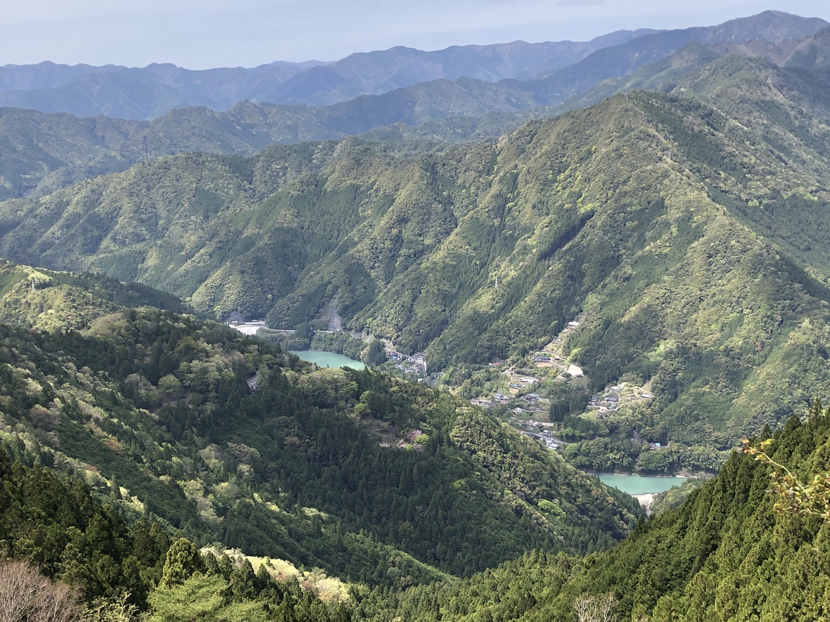 観光スポット玉置山から見る十津川の山々