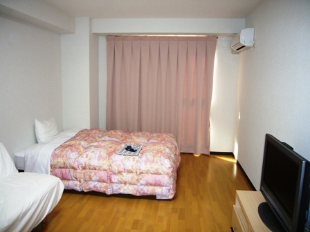 ウィークリーC室内