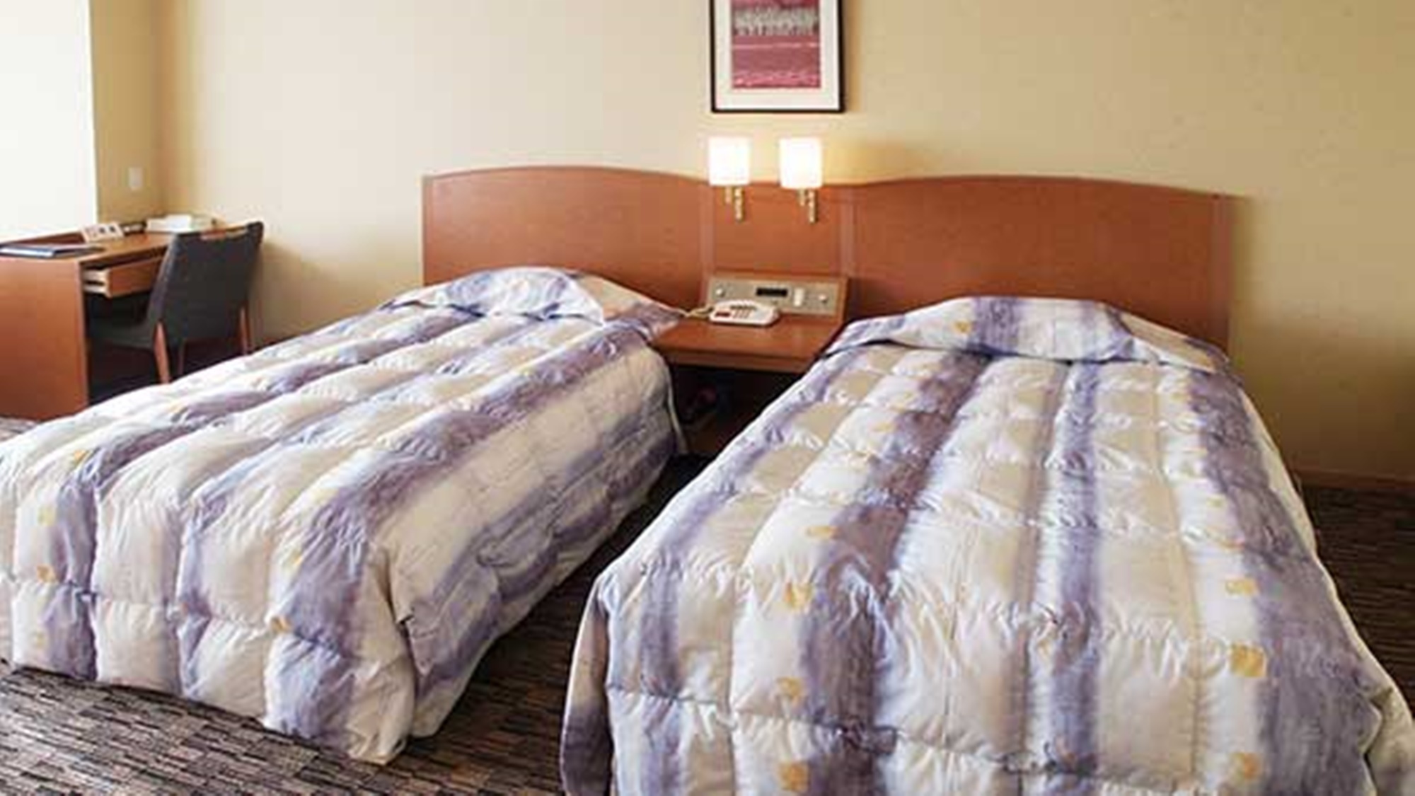 *スタンダードツイン／大きなベッドはご高齢の方も足への負担が少なくお休みいただけます。