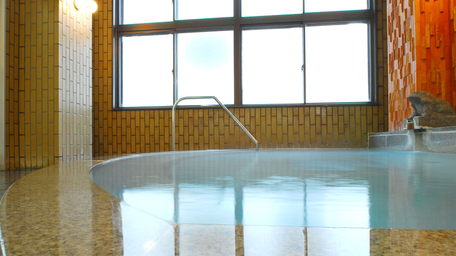 *大浴場鹿教湯温泉は奈良時代には既に温泉が湧いており、約1200年前には開湯していたとされています