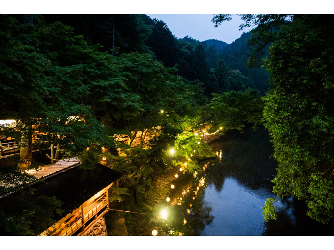 夏の川床・夕景