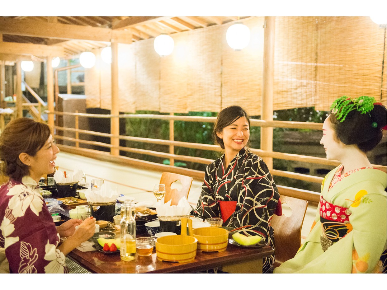 夏の川床夕食舞妓はんと