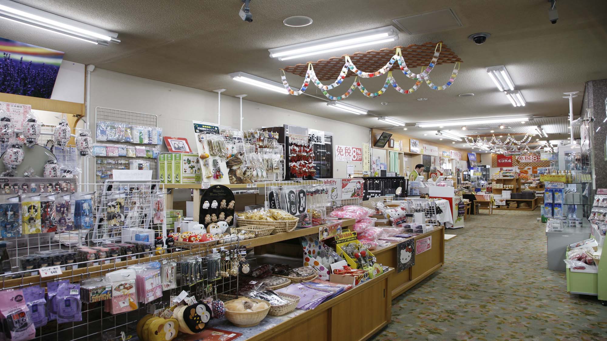 売店／お土産はこちらでお求めください。四季折々の季節感ある商品を取り揃えております。