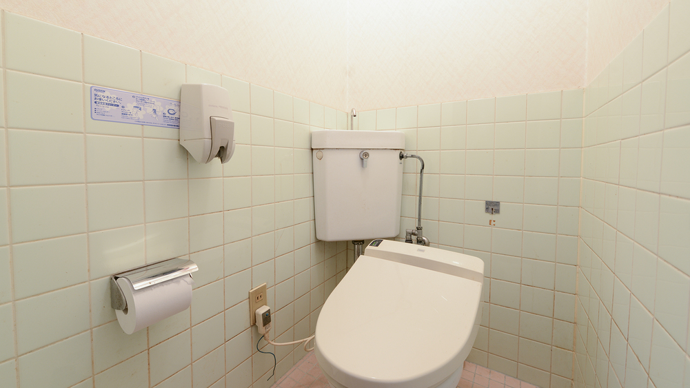 *【施設一例】トイレ。お部屋にトイレは付いておりませんので、共同でお使いいただきます