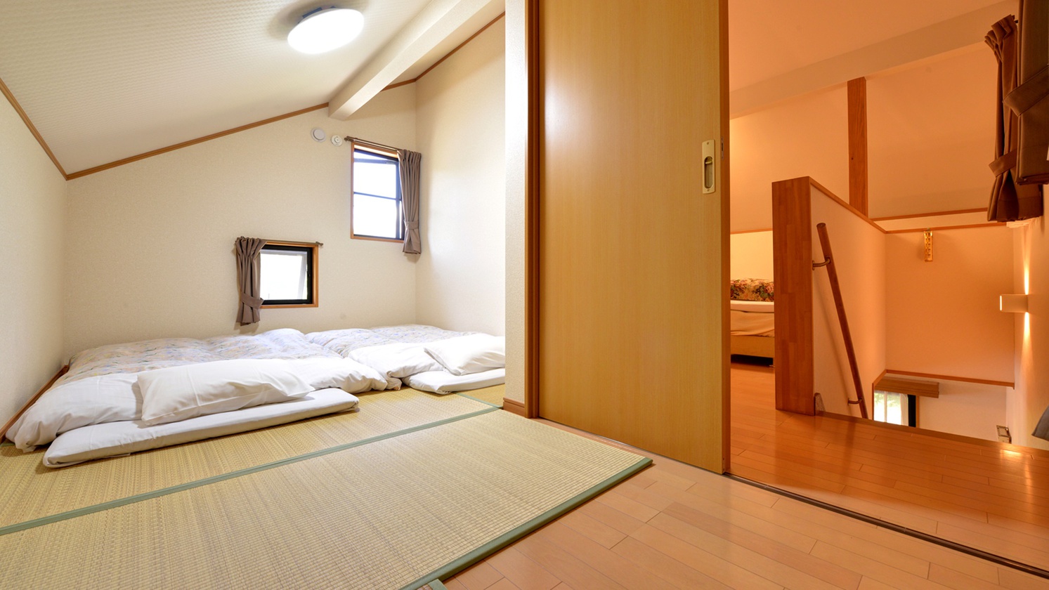 *【4〜5名用コテージ】寝室は洋室のベッドと和室のお布団で。