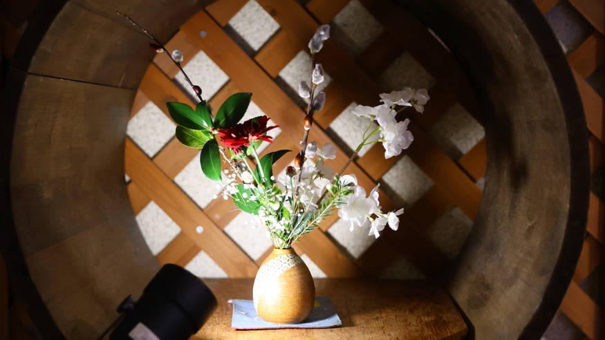 季節のお花でお迎えしております