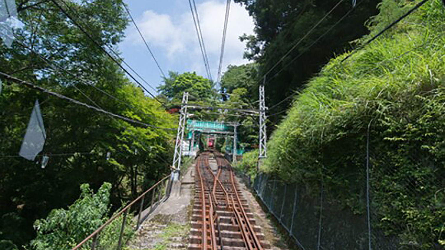 *遠くに駅が見えてきましたね！