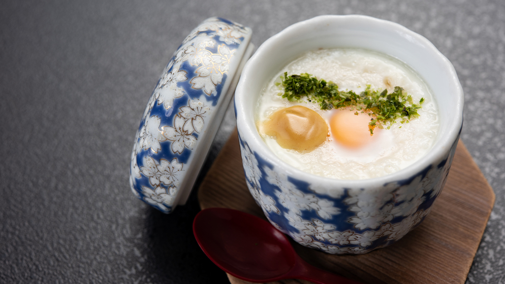 【夕食一例】大和蒸し／40年以上愛される人気の一品。大和芋の下には牛肉・牛蒡が隠れています。