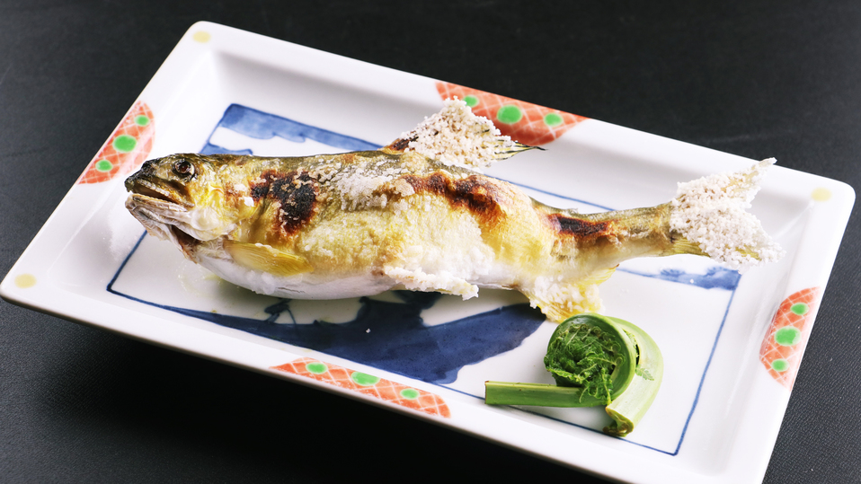 【ご夕食一例・鮎の塩焼き】肘折の新鮮な食材を使用したご夕食。