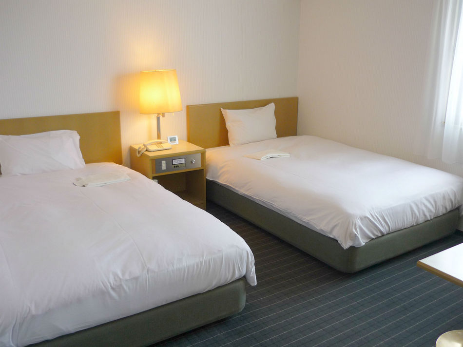 客室：スーペリアツインのベッド幅は120cm幅とゆったりサイズ！