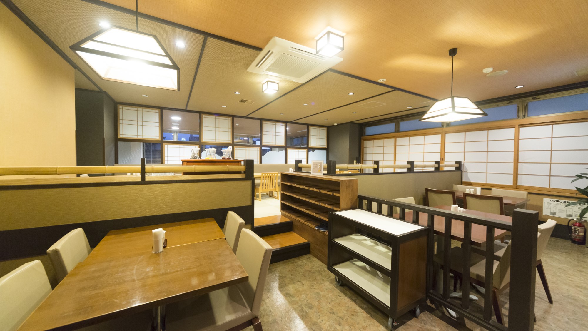 レストラン「Hatago」営業時間6:30〜9:30最終入店9:00