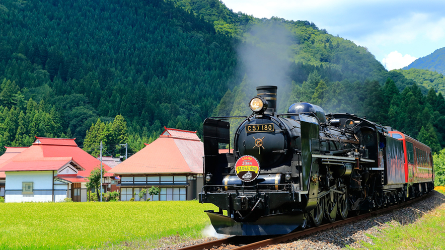 *【SLばんえつ物語号】田園風景の中を颯爽と駆け抜けます。 シャッターチャンスをお見逃しなく！