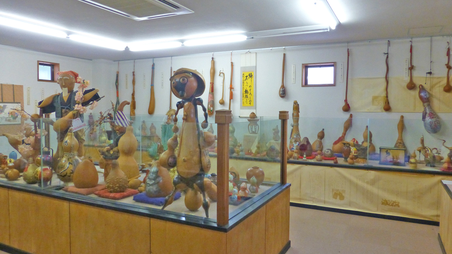 *【咲花城天祥閣資料展示室】おとぎ話の世界にまぎれこんだような雰囲気のひょうたんコーナー。