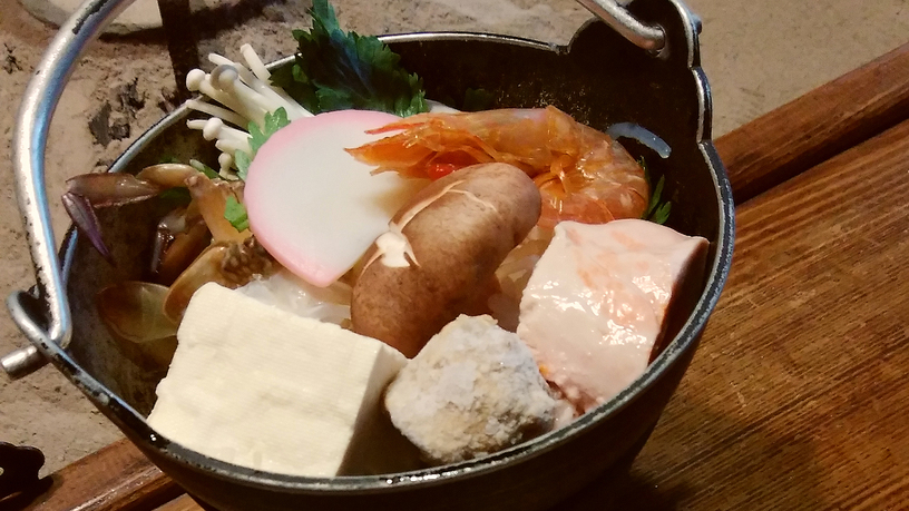 *【冬メニュー一例】心も体もぽっかぽか♪地元の食材を使用した寄せ鍋をお楽しみください。